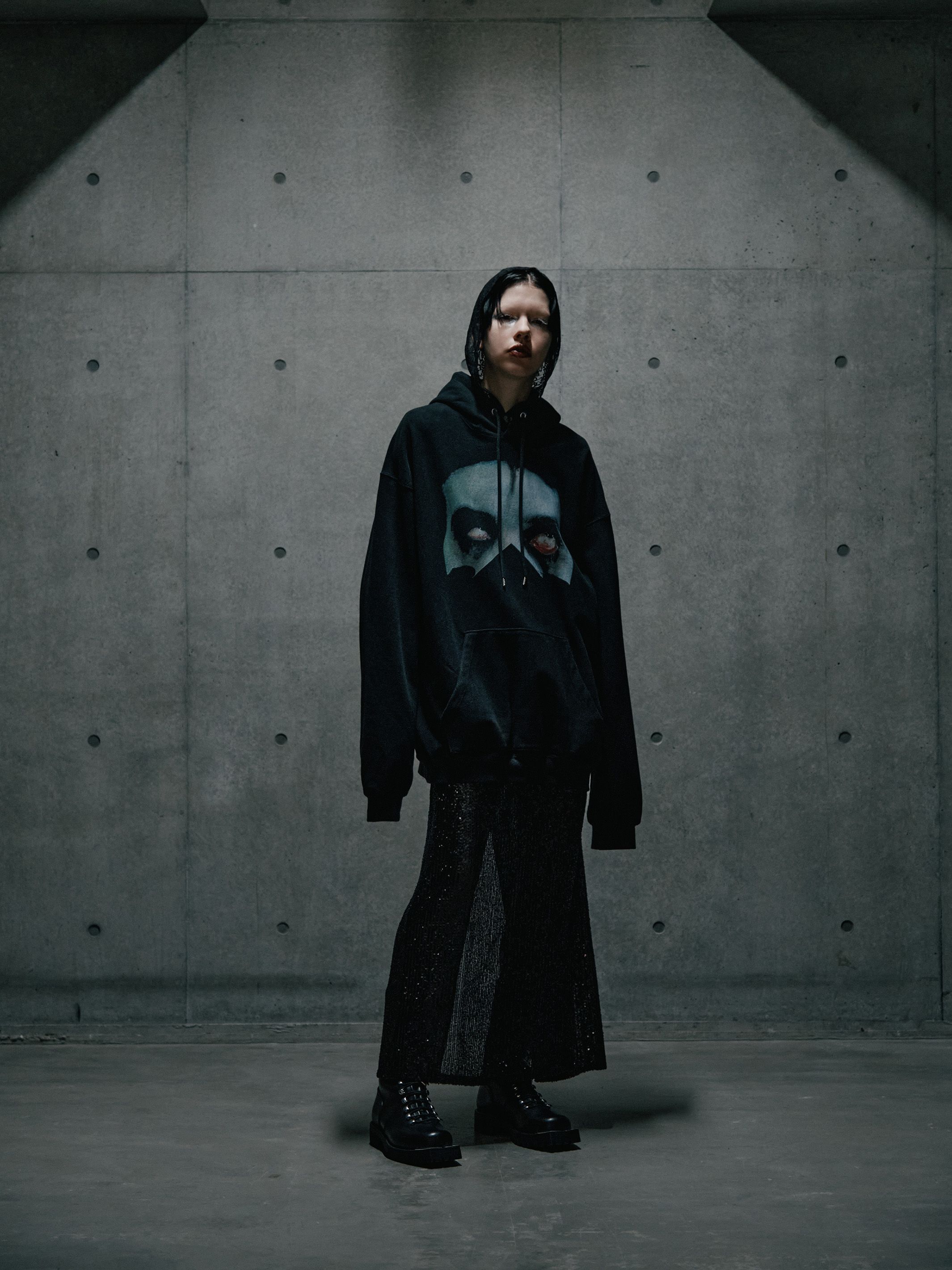 e cox JOHN LAWRENCE SULLIVAN コラボ JOHN LAWRENCE SULLIVAN x grounds スタイリングに絶妙な違和感